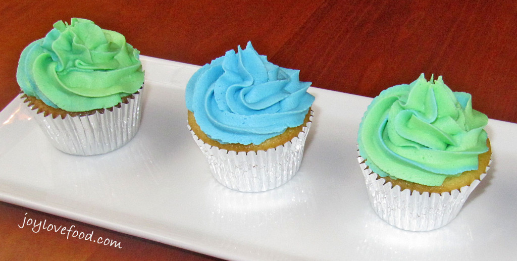 Vanilla Cupcakes with Buttercream Frosting